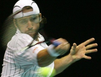 Becker in Adelaide weiter im Rennen