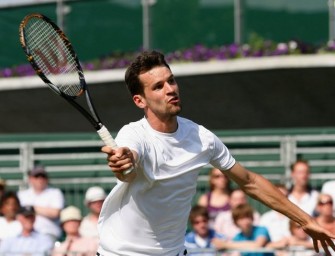 Petzschner gewinnt deutsches Duell gegen Zverev