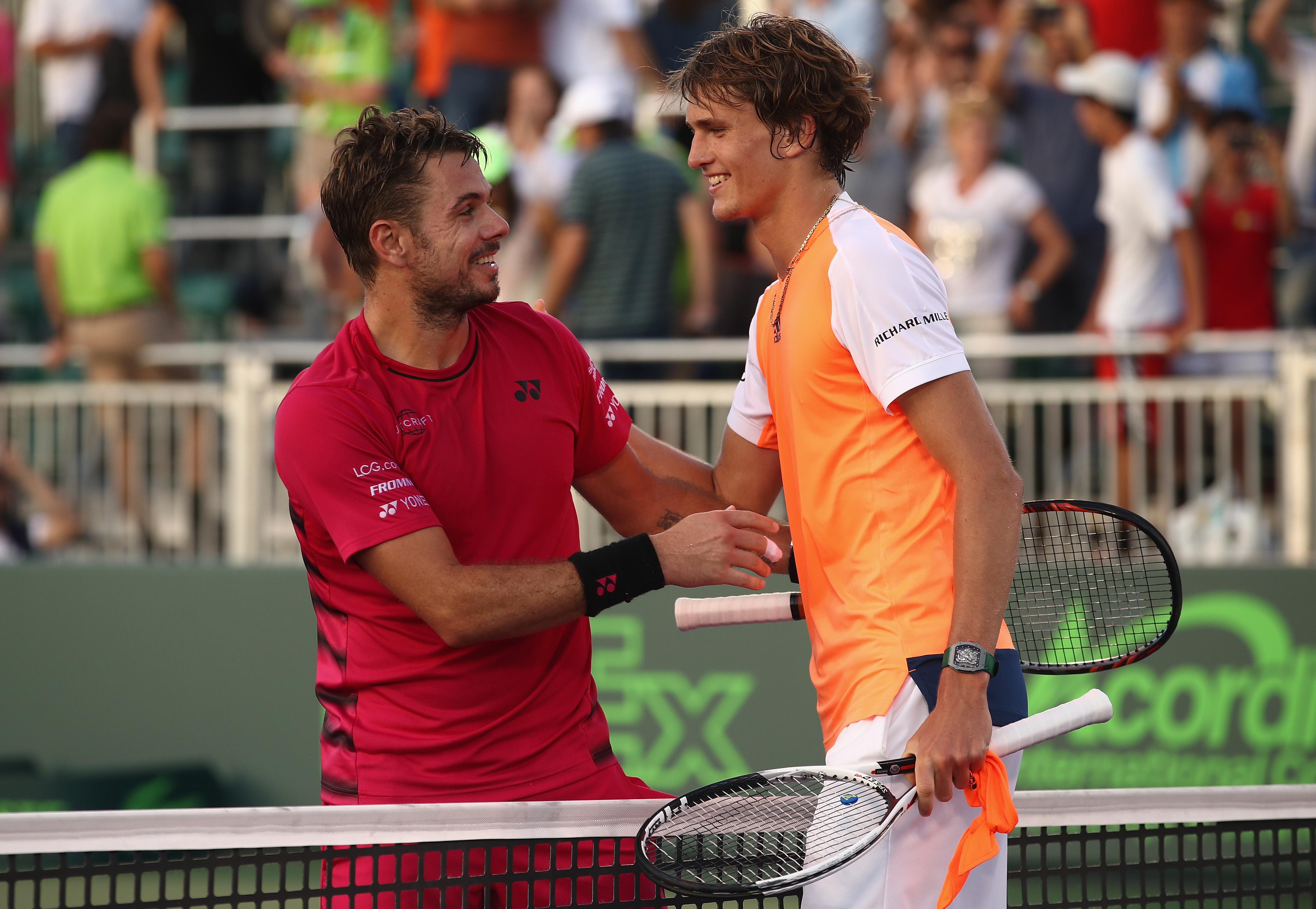 Die haben gut lachen: Zum zweiten Mal nacheinander gewann Alexander Zverev gegen Stan Wawrinka und das ausgerechnet an seinem Geburtstag. Der Schweizer ließ sich seine Laune trotzdem nicht vermiesen.