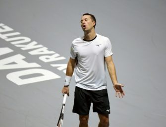 Kohlschreiber verliert: Deutschland im Davis-Cup-Viertelfinale hinten