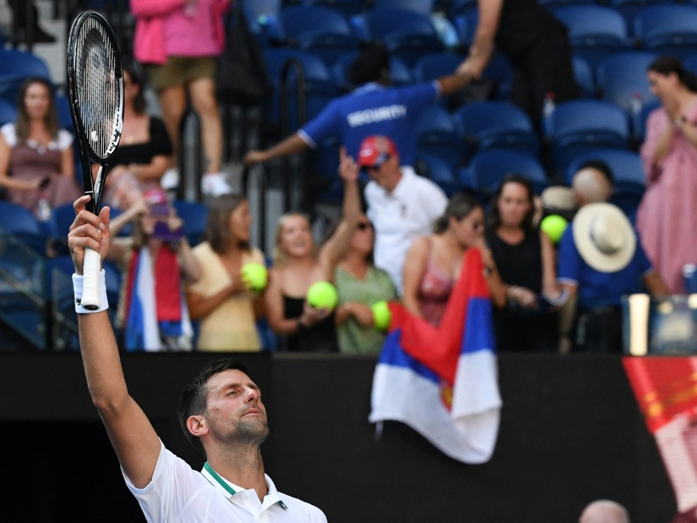 Djokovic passes the first difficult test in Melbourne