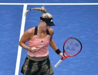 Kerber mit einem Tag Verspätung überzeugend weiter