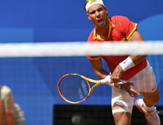 Fit, aber mit Mühe: Nadal auch im Einzel weiter