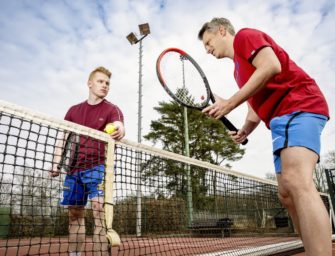 Kleinfeld-Tennis: Touch aus dem T-Feld